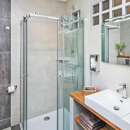 Appartement 2 Bedroom Awesome In *