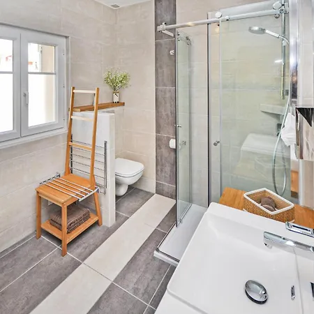 2 Bedroom Awesome In Cannes