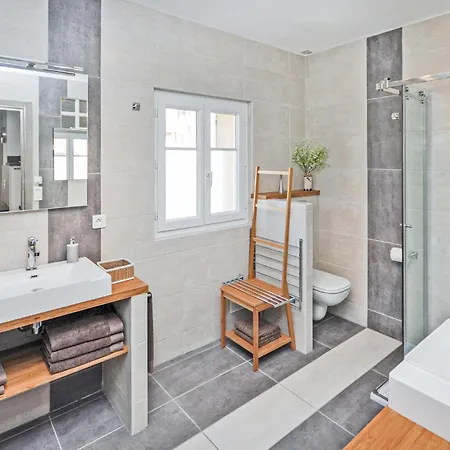 Appartement 2 Bedroom Awesome In *