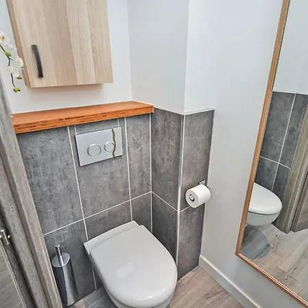Lovely In With Kitchen Apartment *